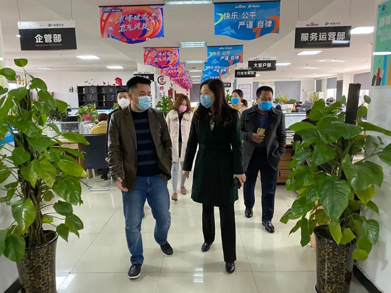 今日市工商聯(lián)黨組織成員 秘書(shū)長(zhǎng) 梁淑錚同志一行對(duì)洛陽(yáng)青峰進(jìn)行復(fù)工情況指導(dǎo)！